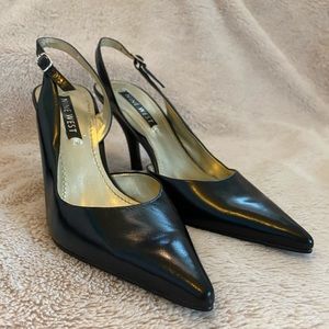 Nine West black heeled pumps. NWOB. 6M